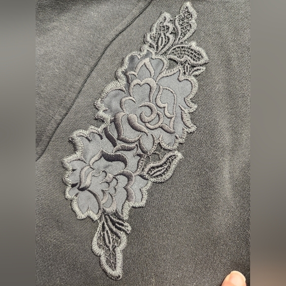 Lululemon Cotton Terry Embroidered Floral Patches To You Tunic In Black Size 4 - Picture 8 of 13